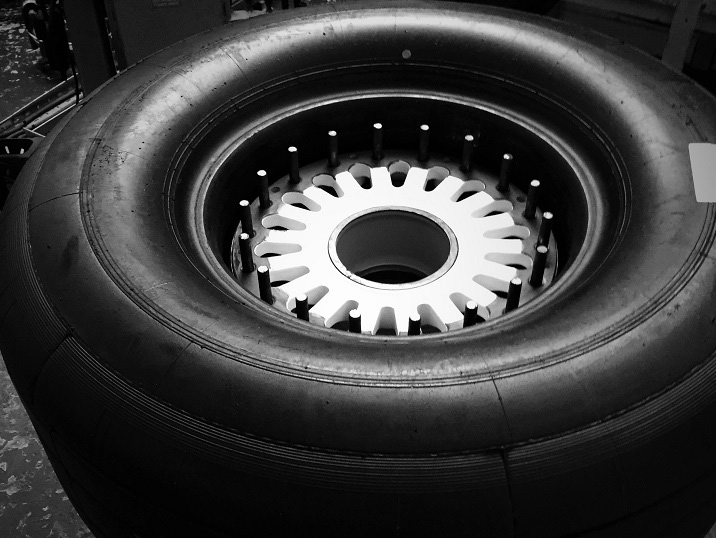 Photo aircraft wheel